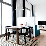 Swine By Rockchair L Superhost Status L Cozy Family & Business Flair In Center 